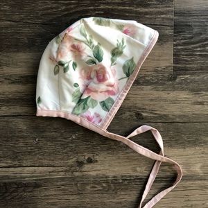 Baby bonnet vintage